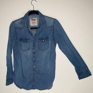 Chambray Buttondown